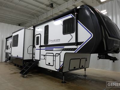 2026 KEYSTONE 418 — front three-quarter view