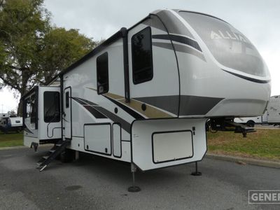 2021 ALLIANCE 340RL — front three-quarter view