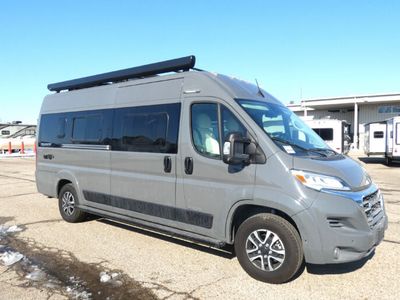 2025 WINNEBAGO 59K — front three-quarter view
