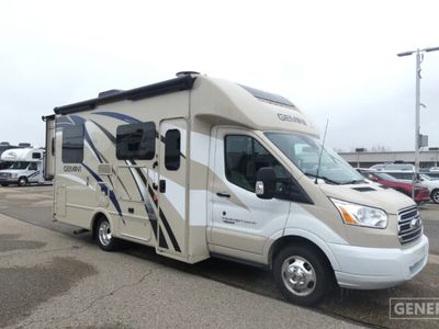 2019 THOR 23TR — front three-quarter view