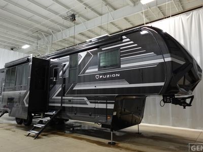 2026 KEYSTONE 373 — front three-quarter view