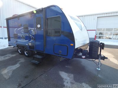 2018 WINNEBAGO 2100BH — front three-quarter view
