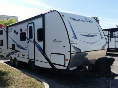 2021 COACHMEN 29SE — front three-quarter view