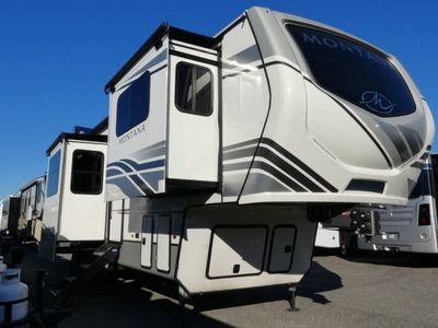 2023 KEYSTONE 3761FL — front three-quarter view