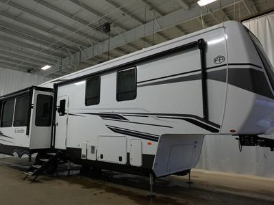 2026 PALOMINO 384RKH — front three-quarter view