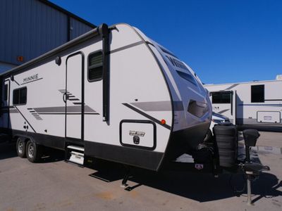 2022 WINNEBAGO 2529RG — front three-quarter view