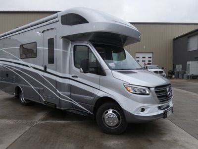 2022 WINNEBAGO 24D — front three-quarter view