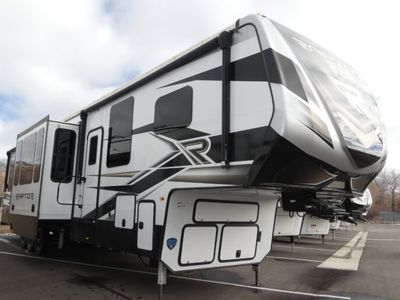 2023 KEYSTONE 415 — front three-quarter view