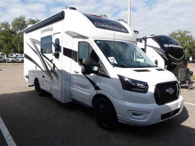 2025 THOR 23TW — front three-quarter view
