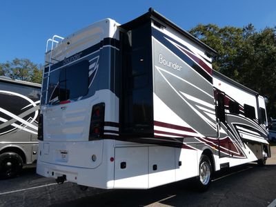 2026 Fleetwood Bounder - Photo 4