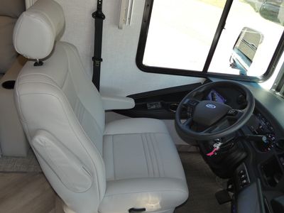 2026 Fleetwood Bounder - Photo 8