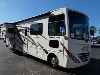 2020 THOR 33X — front three-quarter view
