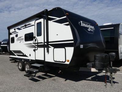2020 GRAND DESIGN 17MKE — front three-quarter view