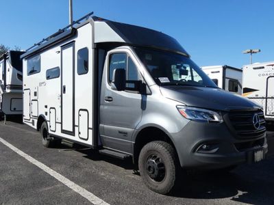 2025 WINNEBAGO 23B — front three-quarter view
