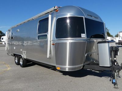 2023 AIRSTREAM 27FB — front three-quarter view