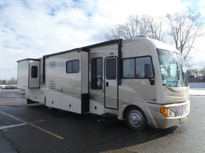 2005 FLEETWOOD 37C — front three-quarter view