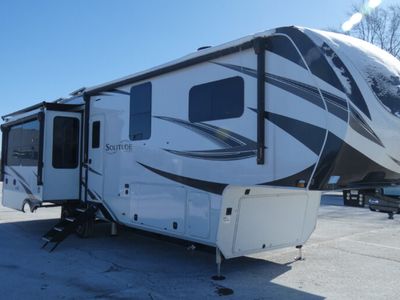 2025 GRAND DESIGN 370dv — front three-quarter view