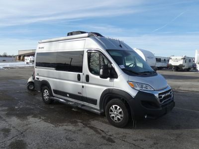 2024 THOR 18M — front three-quarter view