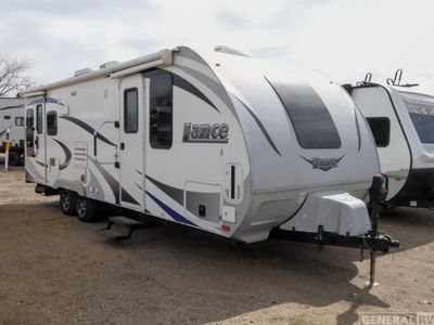 2017 LANCE 2375 — front three-quarter view