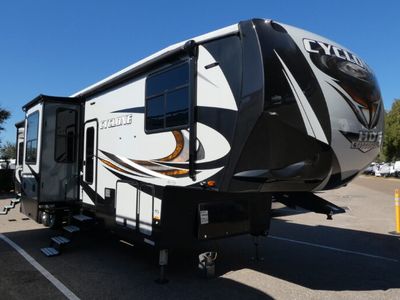 2018 HEARTLAND 4005 — front three-quarter view