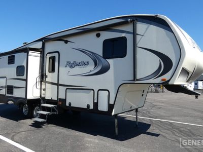 2018 GRAND DESIGN 29RS — front three-quarter view