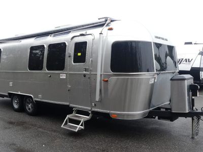 2023 AIRSTREAM 28RB — front three-quarter view