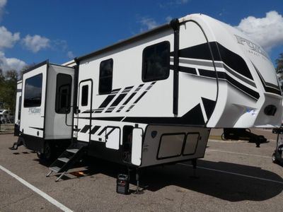 2022 KEYSTONE 367 — front three-quarter view