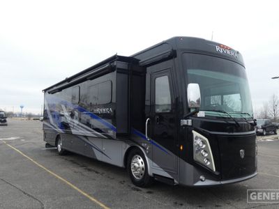2025 THOR 38RB — front three-quarter view