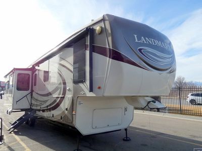 2012 HEARTLAND Rushmore — front three-quarter view