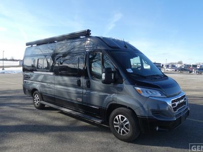 2025 WINNEBAGO 59K — front three-quarter view