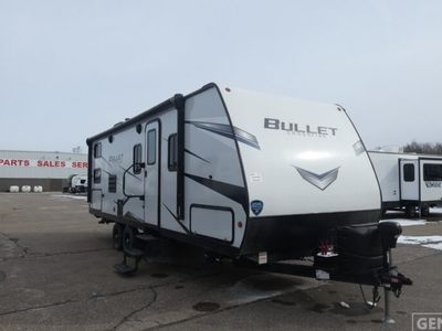 2021 KEYSTONE 243BHS — front three-quarter view