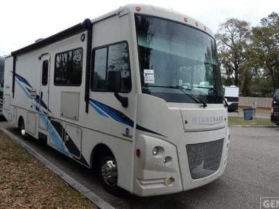 2019 WINNEBAGO 31BE — front three-quarter view