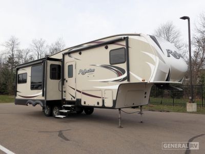 2018 GRAND DESIGN 303RLS — front three-quarter view