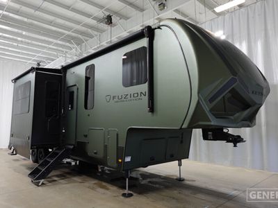 2026 KEYSTONE 337 — front three-quarter view
