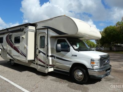 2015 THOR 28F — front three-quarter view