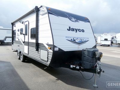 2022 JAYCO 212QBW — front three-quarter view