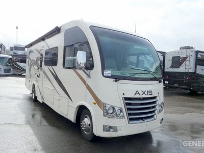 2021 THOR 27.7 — front three-quarter view