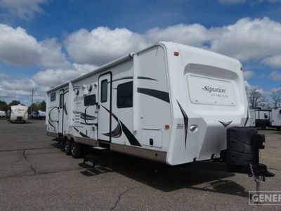 2015 FOREST RIVER 8312SS — front three-quarter view