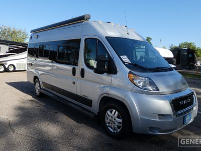2020 WINNEBAGO 59KL — front three-quarter view