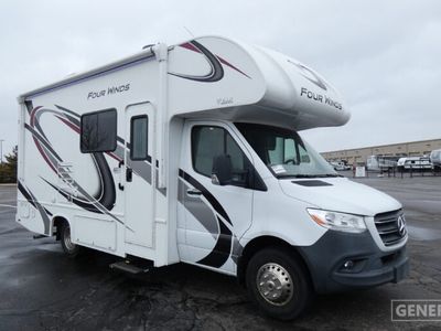 2021 THOR 24BL — front three-quarter view