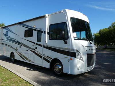 2019 WINNEBAGO 30R — front three-quarter view