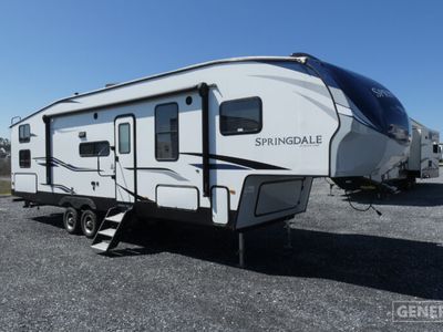 2021 KEYSTONE 300FWBH — front three-quarter view