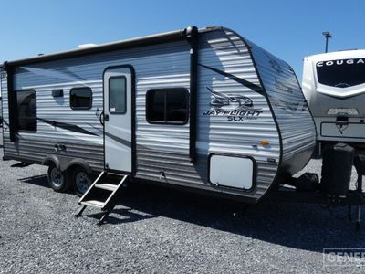 2020 JAYCO 212QB — front three-quarter view