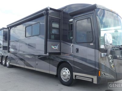 2013 WINNEBAGO 42QD — front three-quarter view