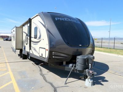2019 KEYSTONE 30RIPR — front three-quarter view