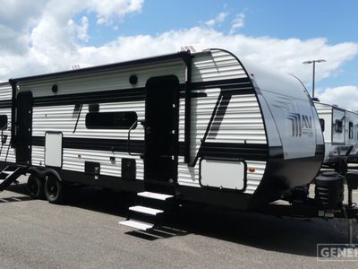 2026 GRAND DESIGN 28MAV — front three-quarter view