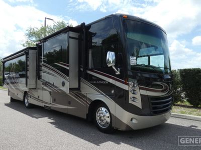 2015 THOR 37KT — front three-quarter view