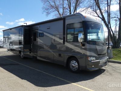 2008 WINNEBAGO 38T — front three-quarter view