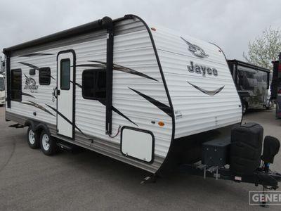 2018 JAYCO 212QB — front three-quarter view
