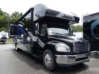 2022 JAYCO 37K — front three-quarter view
